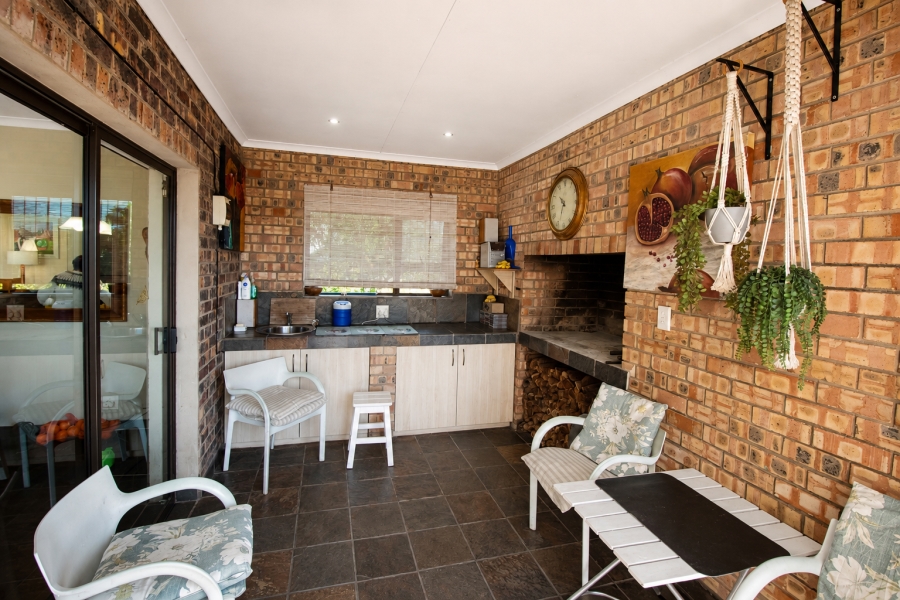 5 Bedroom Property for Sale in Wavecrest Eastern Cape